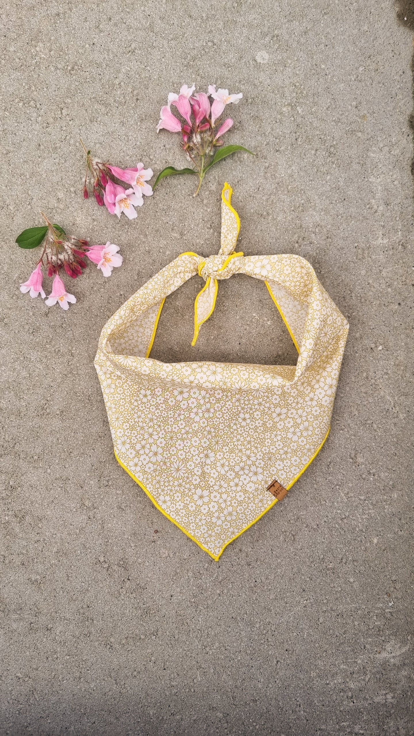 Dog bandana - Yellow Flower